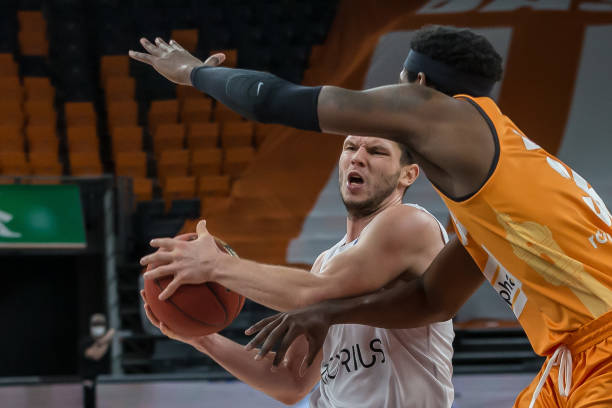 以5杆明显 以5杆明显