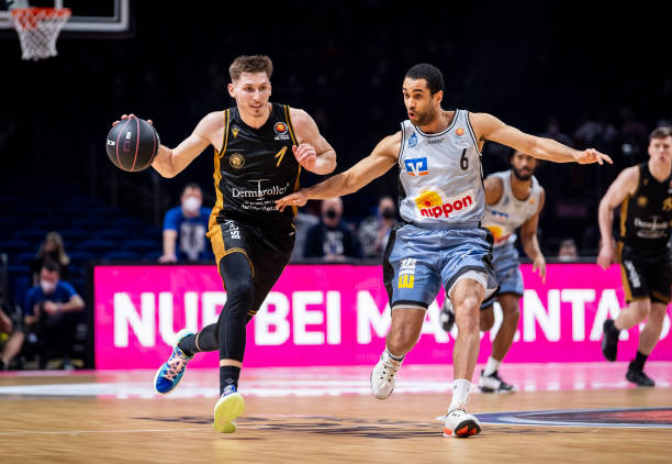 KD伤退难 KD伤退难